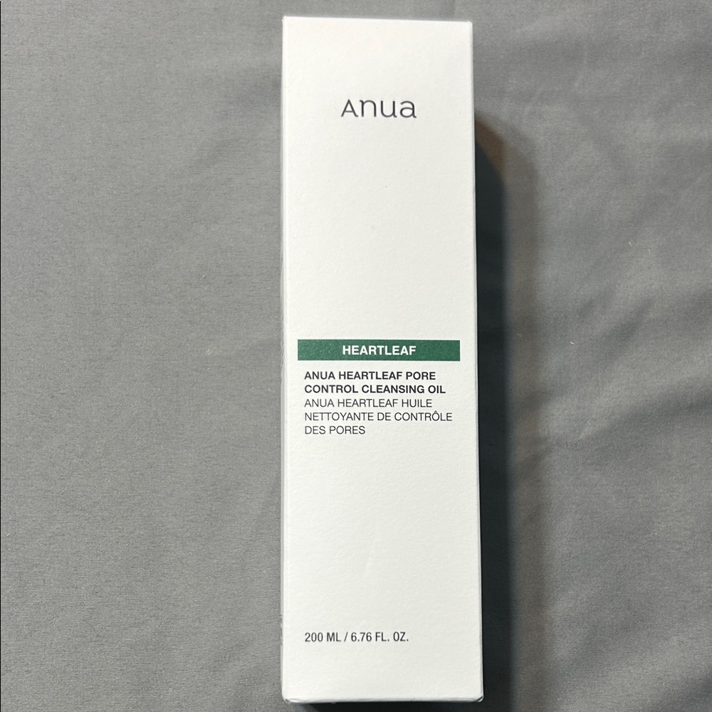 Heartleaf Cleansing Oil - White and Green